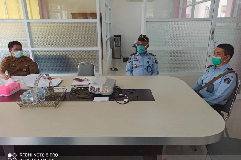 Warga binaan Lapas Agam dibawa ke rumah sakit dengan sepeda motor