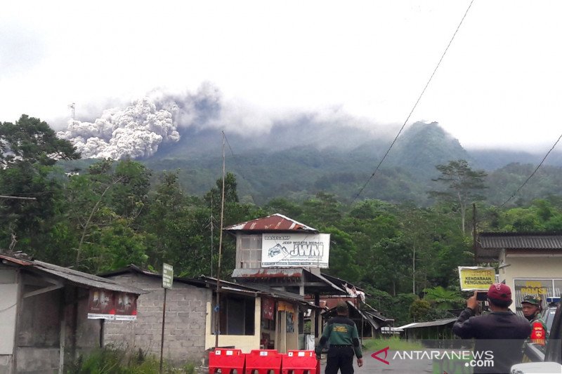 22 kali awan panas guguran meluncur dari Gunung Merapi