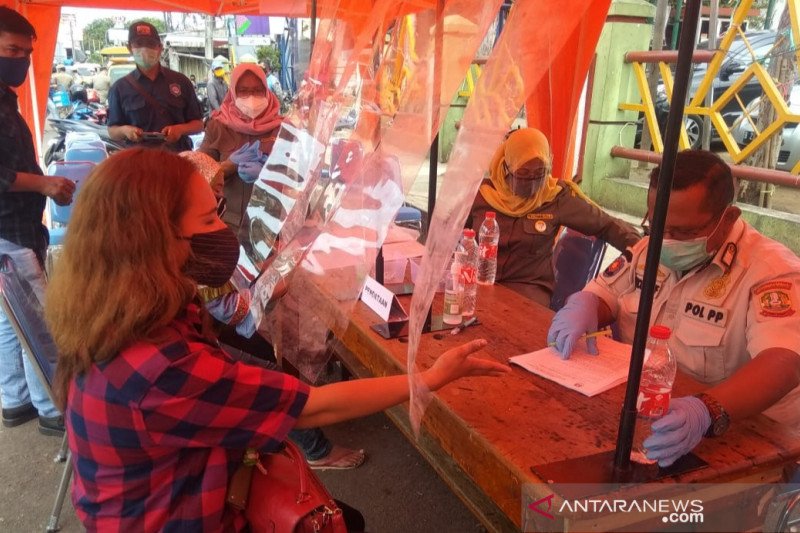 Satgas COVID-19 Kota Bekasi jaring 65 pelanggar prokes di Pasar Baru