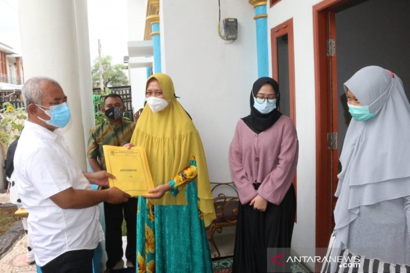 Wali Kota Bekasi serahkan akta kematian korban pesawat Sriwijaya Air