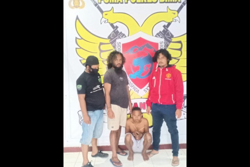 Bejat! gadis bawah umur disetubuhi berkali-kali di gudang belakang rumahnya