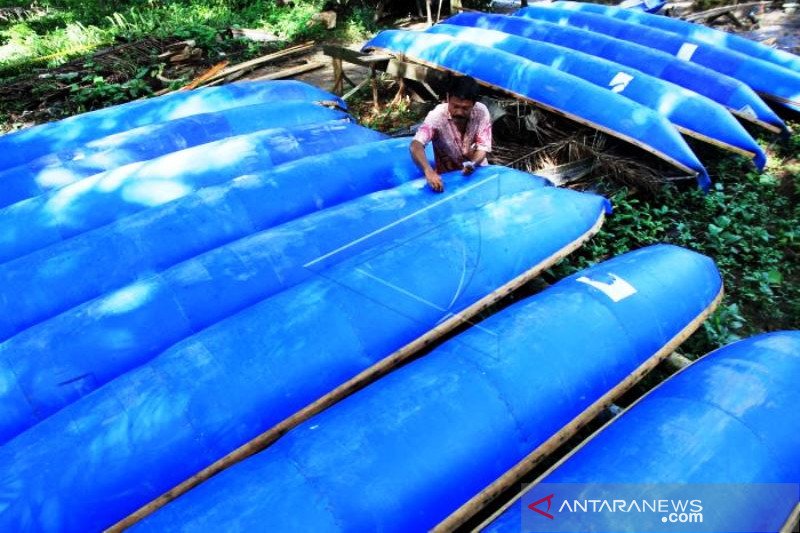 perahu dari drum bekas