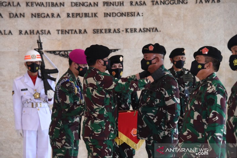 Panglima serahkan jabatan Kasum TNI kepada Letjen TNI Ganip Warsito