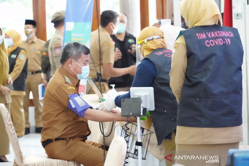 Lima pimpinan daerah Garut tak memenuhi syarat divaksin COVID-19