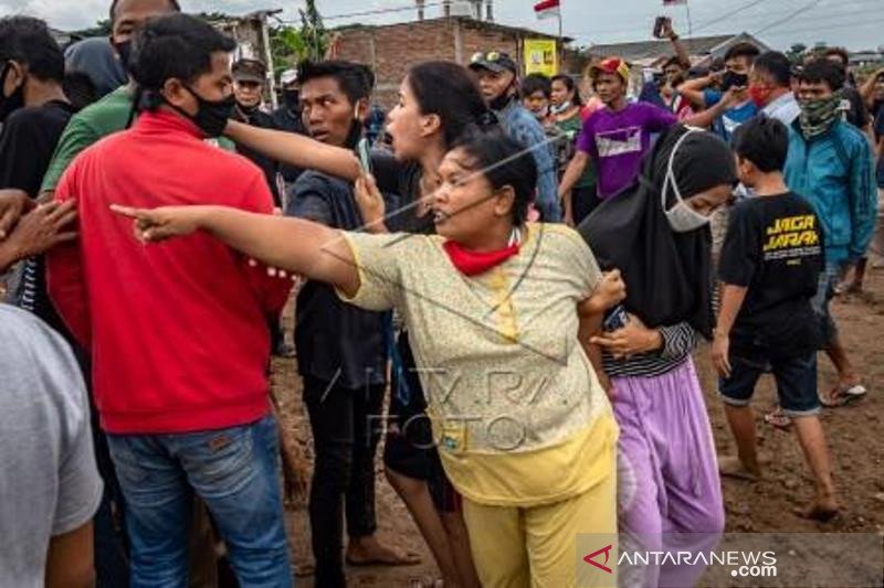 Penyegelan Bangunan Ilegal Di Tanah Sengketa