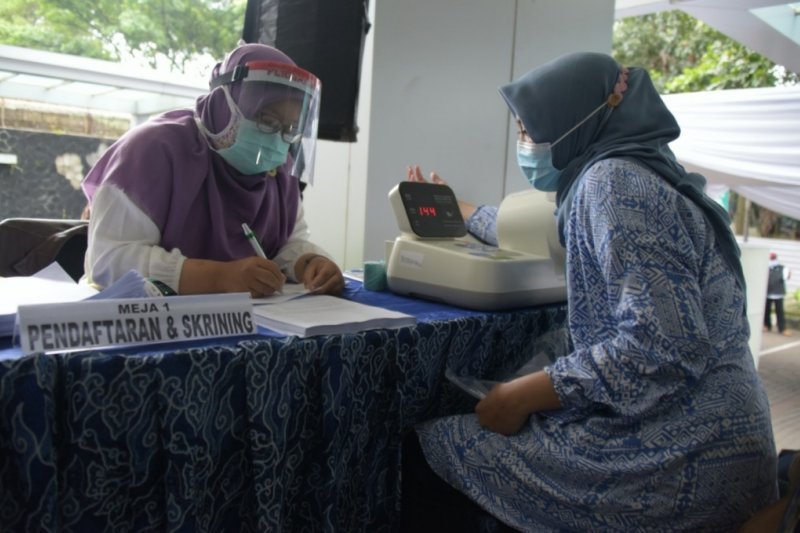 Vaksinasi massal tenaga kesehatan dipusatkan di Sabuga Bandung