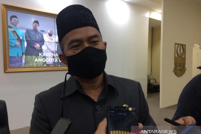Legislator Kabupaten Bekasi menilai penerapan PPKM tidak efektif