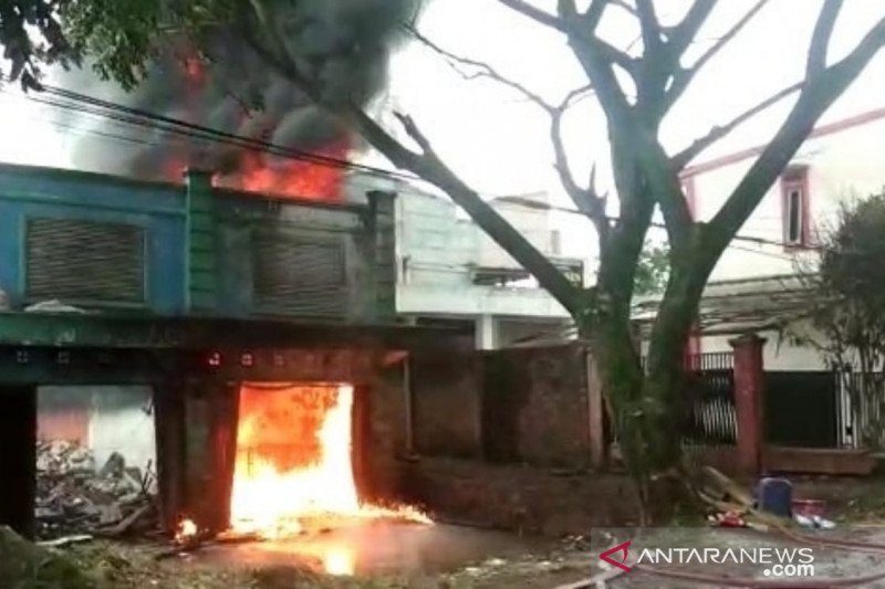 Polisi diminta usut keberadaan gudang BBM yang terbakar di Cianjur