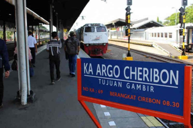 KAI Cirebon berangkatkan 1.198 penumpang nonmudik dengan kereta khusus