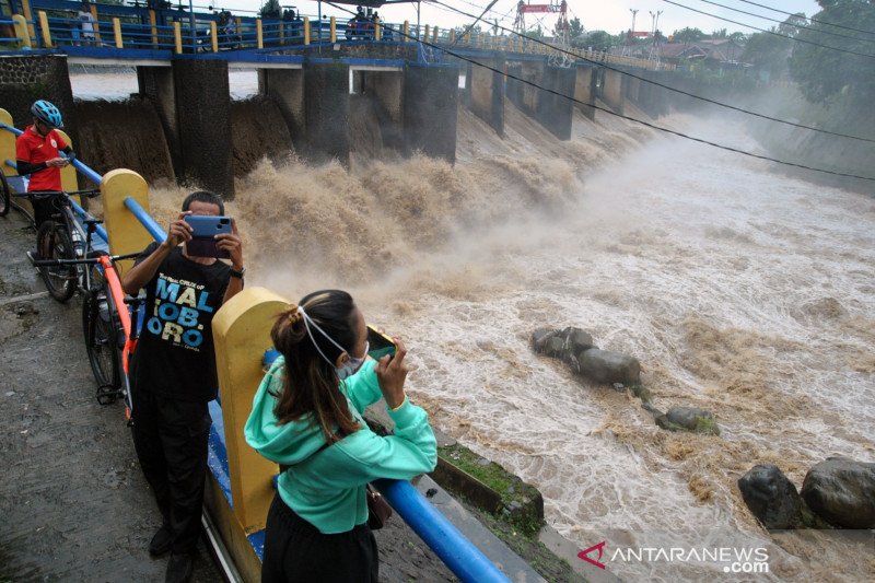 Pulau Jawa berstatus siaga potensi banjir bandang