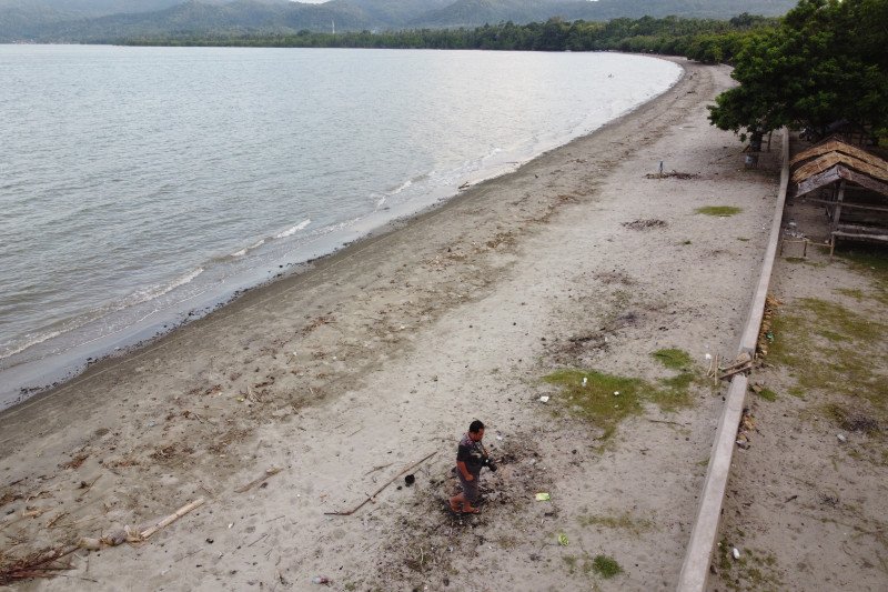 LOKASI WISATA PANTAI TERCEMAR LIMBAH PABRIK SMELTER