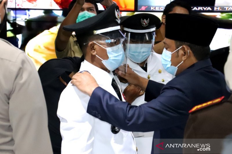 Bupati Bekasi lantik 16 kades hasil Pilkades Serentak 2020