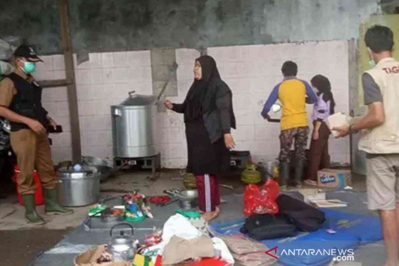 Pemkab Bekasi buka delapan dapur umum untuk korban banjir