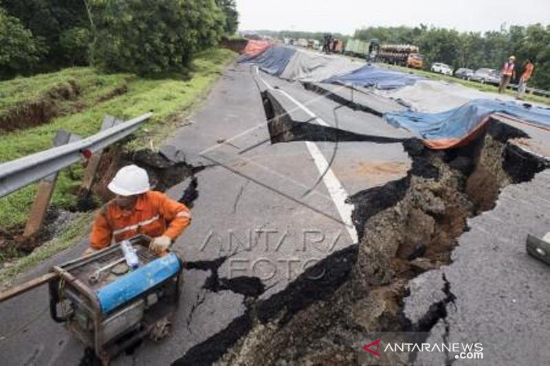 Jalan Tol Cipali Amblas  