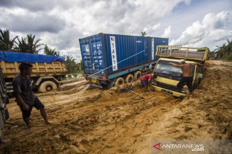 Jalan Nasional Rusak Parah Akibat Banjir