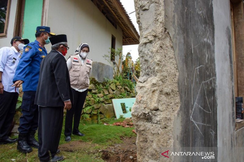 Purwakarta akan relokasi warga korban bencana pergeseran tanah