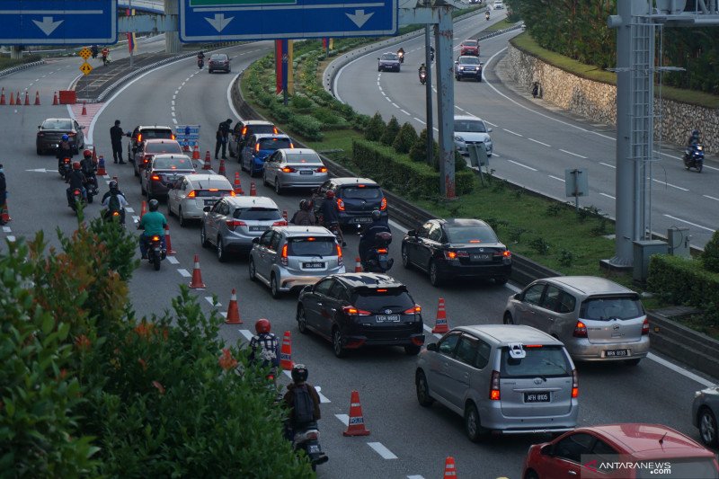Malaysia tahan para pelanggar jaga jarak
