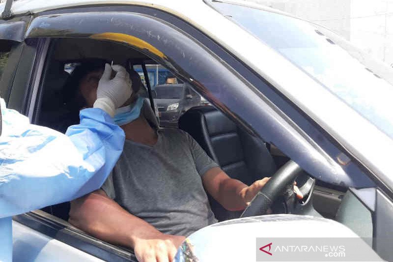 250 pengendara di jalan pantura Cirebon secara acak jalani tes cepat antigen
