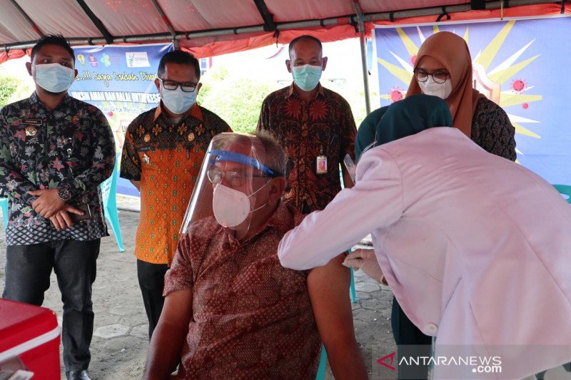 Bupati Buol ajak tenaga kesehatan dan masyarakat sukseskan vaksinasi