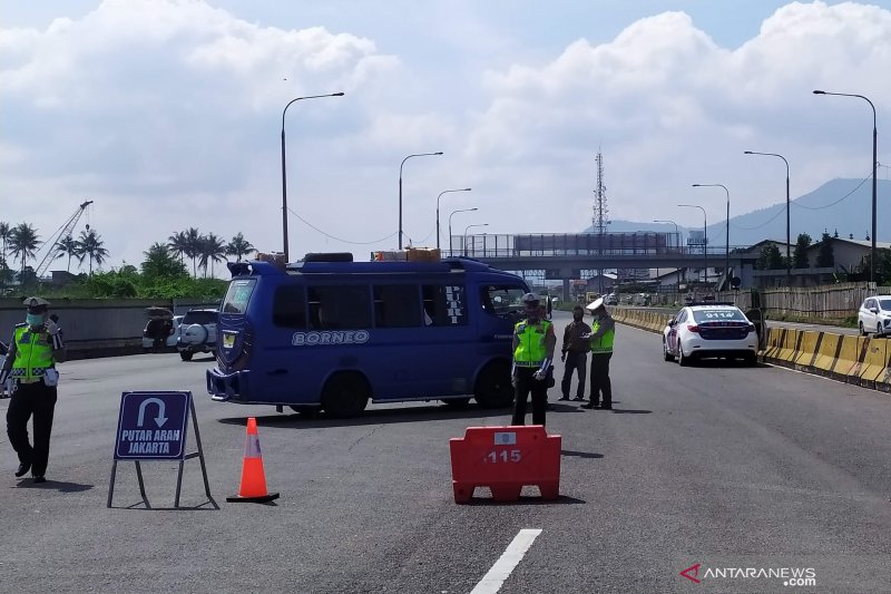 Polresta Bandung gelar posko tes antigen kepada pengendara