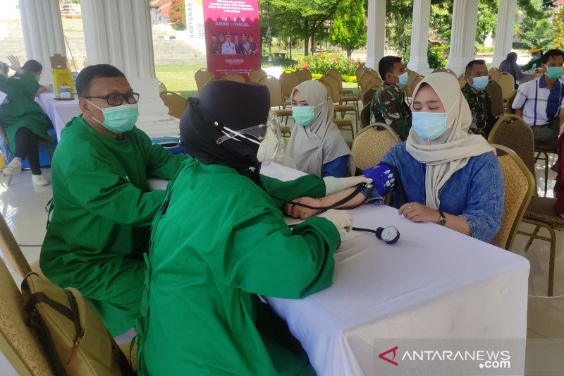 Baru 100 nakes rumah sakit dan klinik swasta di Cianjur divaksin