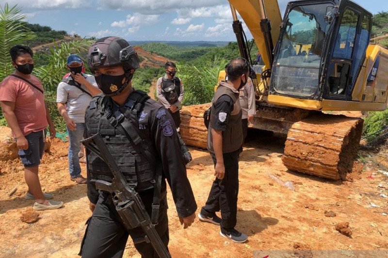 Polda Kaltara menahan tiga pelaku tambang emas liar