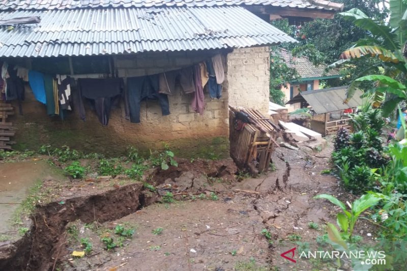 Tiga kecamatan Cianjur dilanda bencana hidrometeorologi