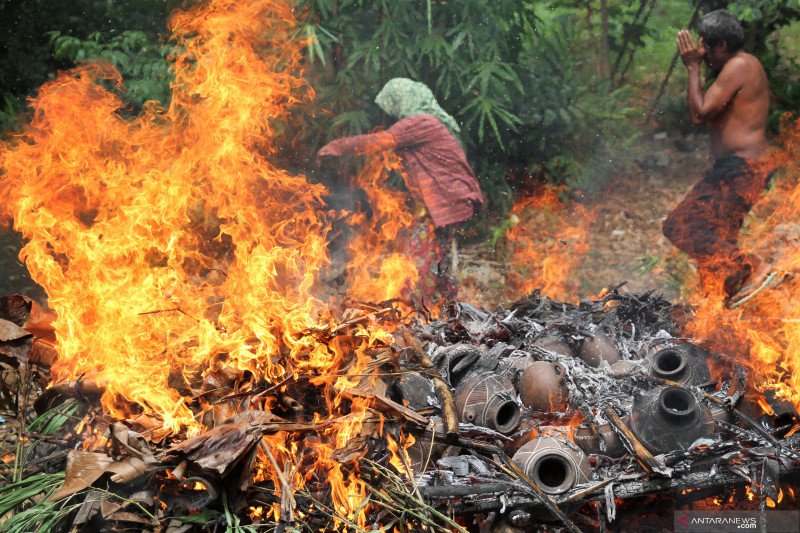 PERAJIN GERABAH TANAH LIAT