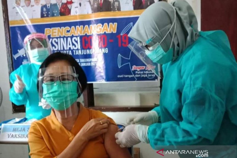 Vaksinasi lansia tahap awal dan tautan pendaftarannya di Jawa-Bali
