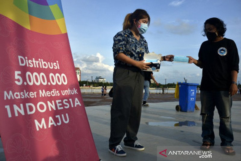 Gerakan distribusi lima juta masker medis