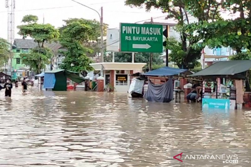 Sejumlah rumah sakit umum di Karawang terendam banjir