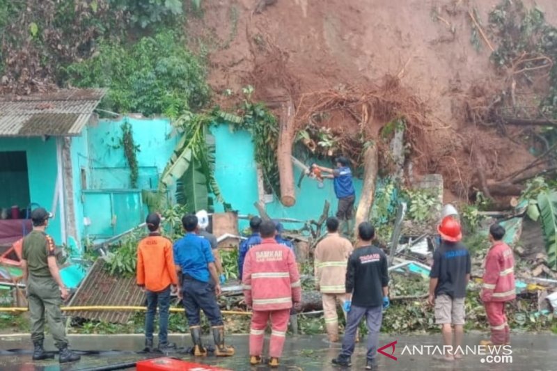 BPBD tuntaskan penanganan longsor di Cikalongkulon Cianjur