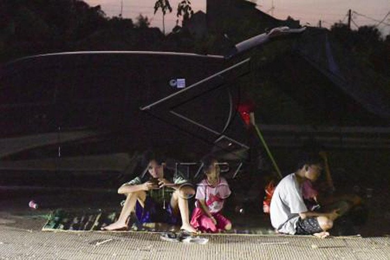 Pengungsi banjir di proyek tol Cibitung-Cilincing