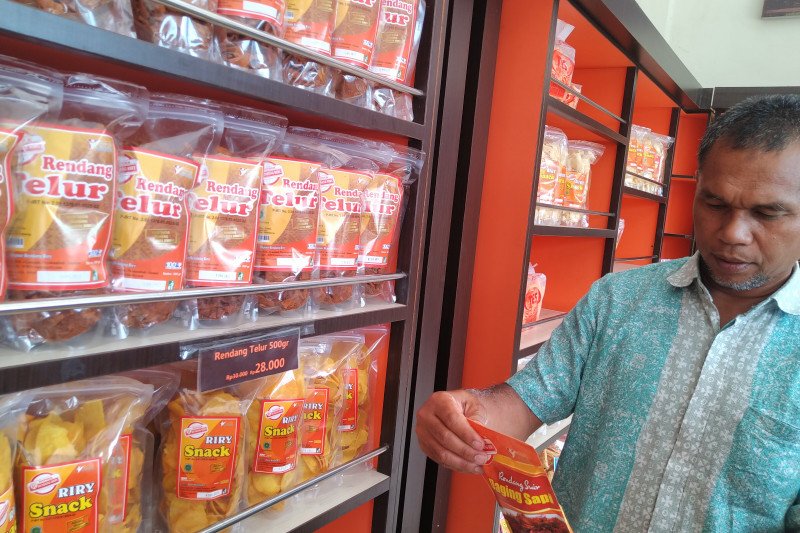 Penurunan omzet dapur Rendang di tengah pandemi COVID-19 mencapai 50 persen
