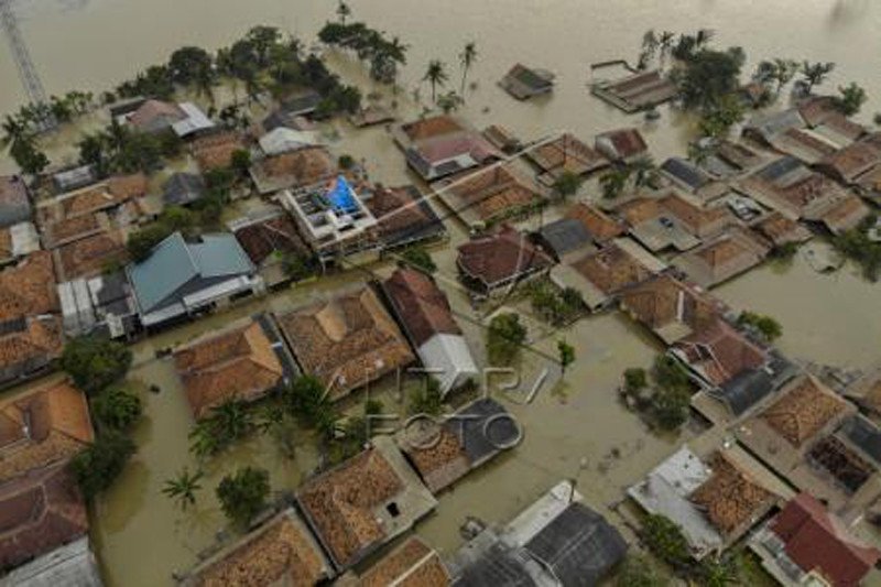 Banjir merendam ribuan rumah di Karawang