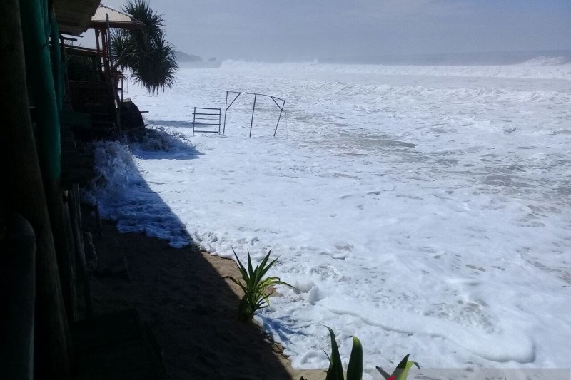 Gelombang laut tinggi, nelayan Gunung Kidul diimbau tidak melaut