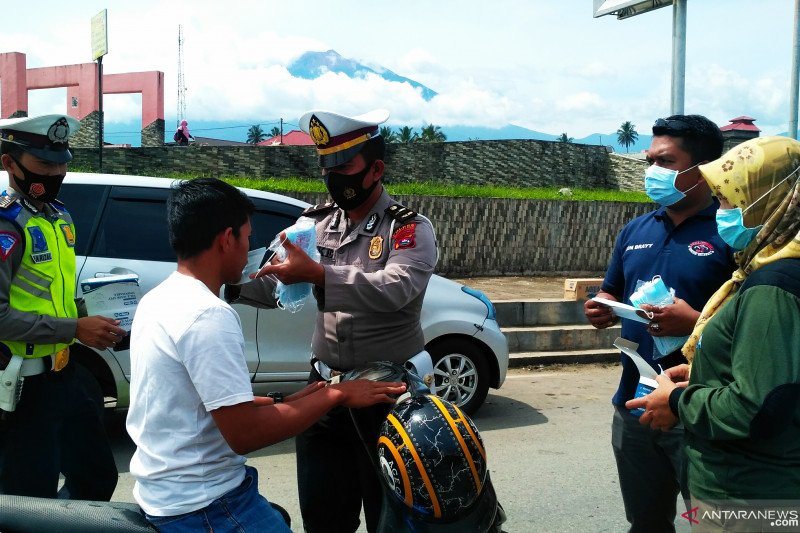 Brayy Community dan Satgas COVID-19 gebrak seribu masker di Solok Selatan