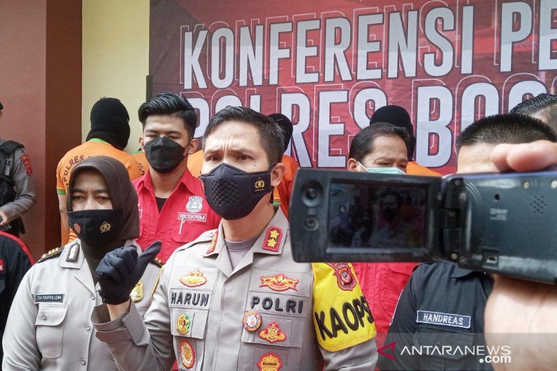 Sekdes tersangka korupsi dana bansos di Bogor masih buron