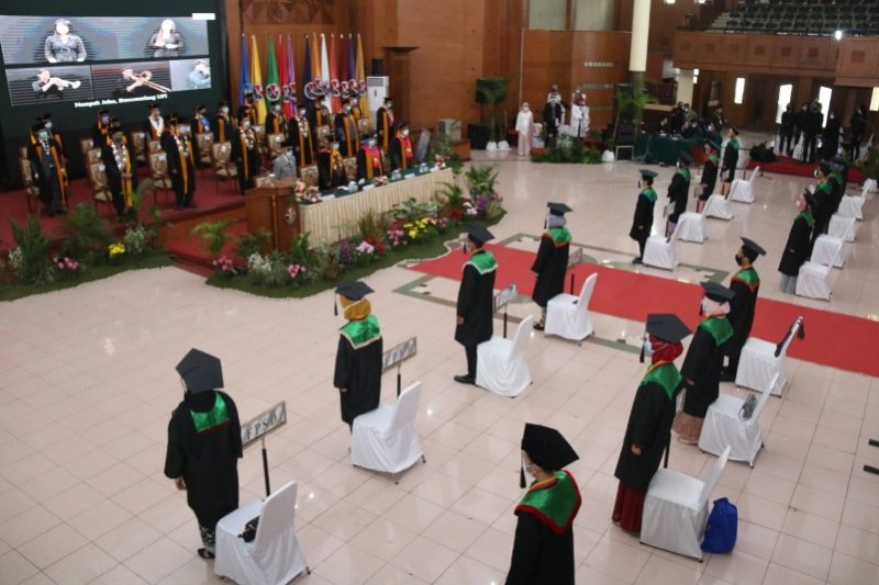 UPI gelar wisuda gelombang I tahun 2021 diikuti 908 orang