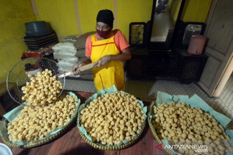 Produksi Kue Tradisonal Dakak-Dakak