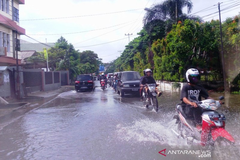Palembang turunkan tim untuk bersihkan saluran air permukiman