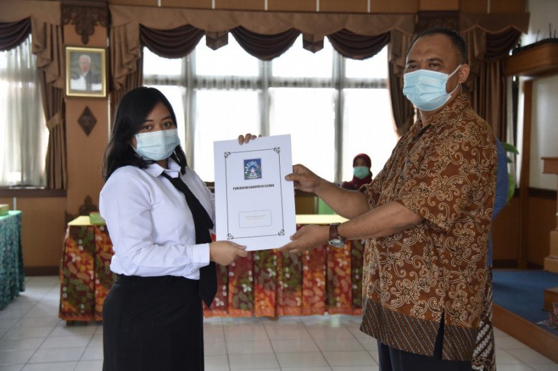 Pemkab Sleman Serahkan Sk Cpns Lulusan Stan Antara News
