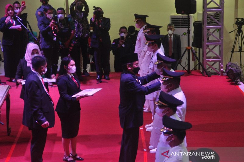 Gubernur Sulteng minta bupati-wali kota baru sukseskan vaksinasi