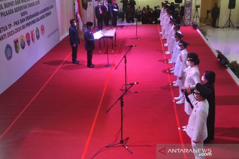 Gubernur Sulteng lantik lima kepala daerah terpilih
