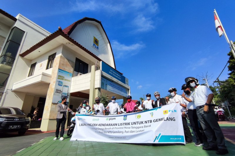Pemprov-PLN meluncurkan era kendaraan listrik untuk NTB Gemilang