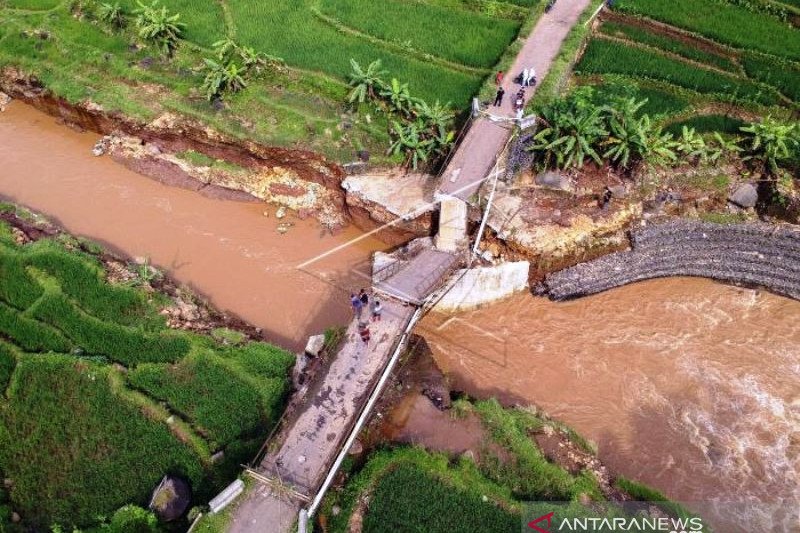 Jembatan Kalipetung Kabupaten Batang Roboh