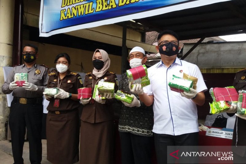 West Kalimantan police destroy 20 kg of seized drugs - Vimarsana News
