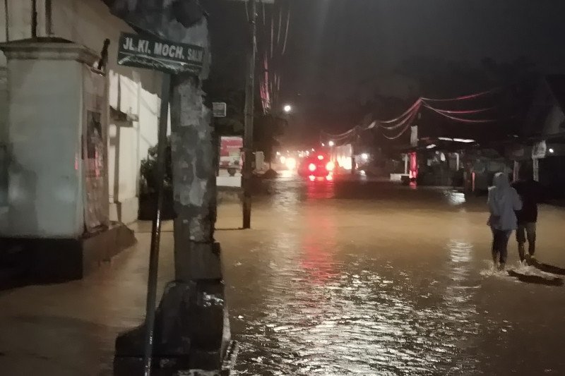 Kelurahan Way Lunik Bandarlampung dilanda banjir