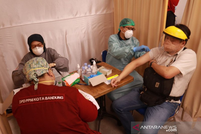 Pemkot Bandung vaksinasi di mal untuk optimalkan perdagangan