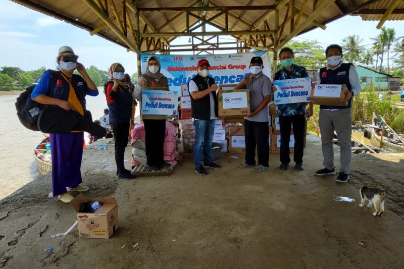 Askrindo salurkan bantuan untuk korban banjir Bekasi dan Karawang